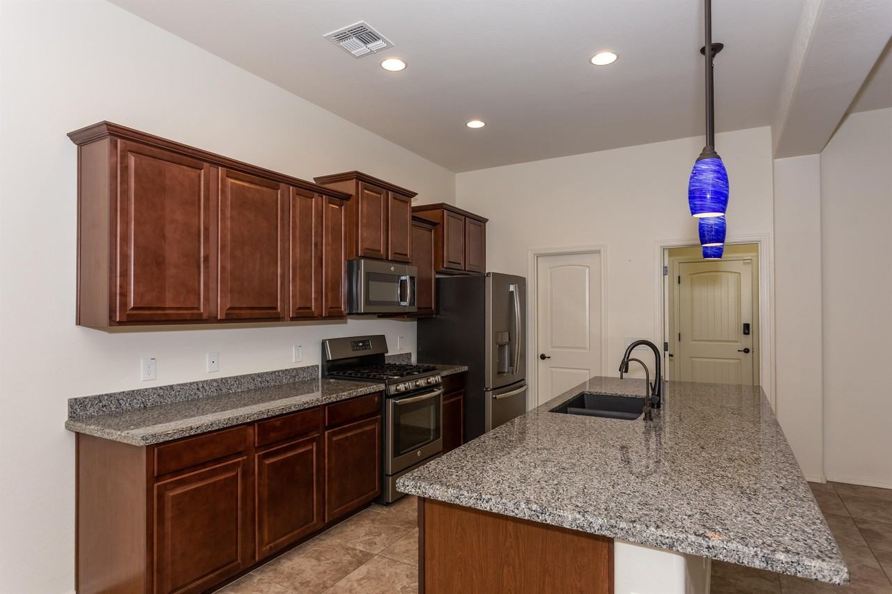 926 N Gomez St #1 - Photo 5 of 19