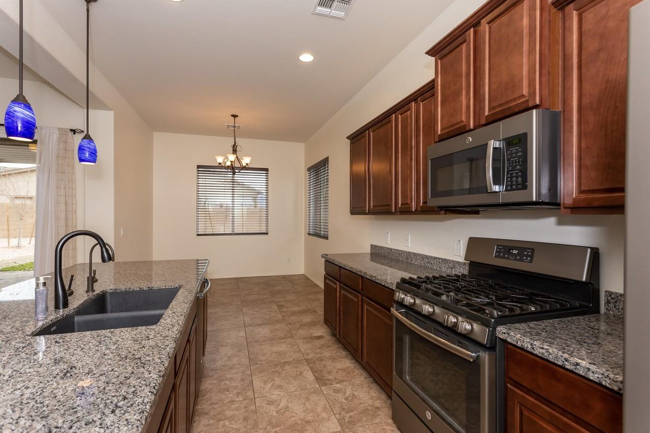 926 N Gomez St #1 - Photo 6 of 19