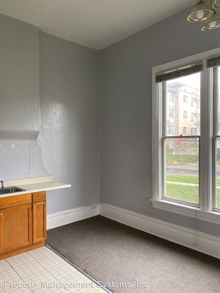 135 B St - Photo 3 of 9