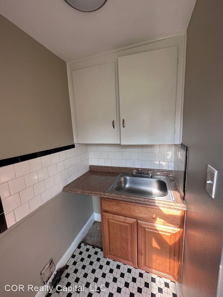 2114 Landis Ave - Photo 3 of 11