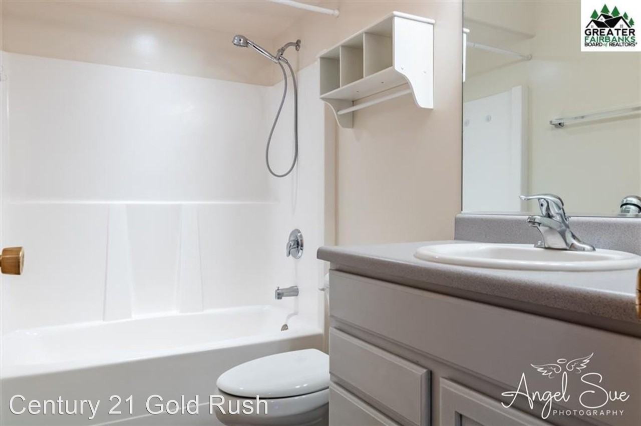 1046 Dogwood St #5 - Photo 3 of 14