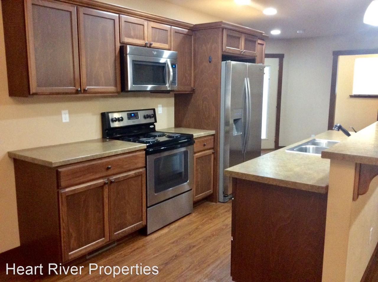 398 Center St - Photo 3 of 13