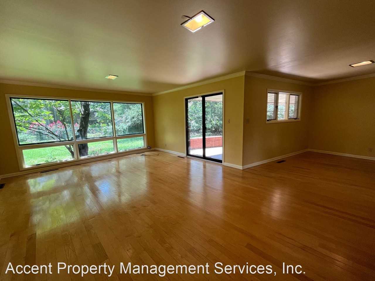 4014 E 42nd St - Photo 3 of 33