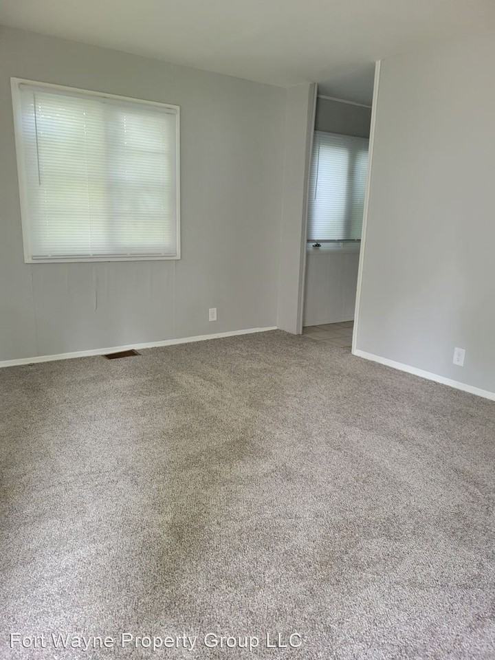 812 Anderson Ave - Photo 3 of 10