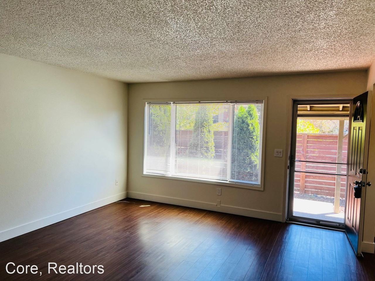 8725 SE 11th Ave - Photo 3 of 14