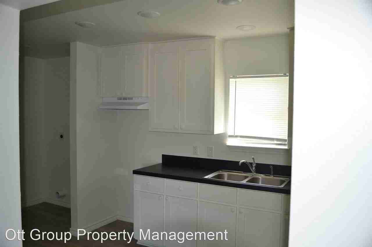 706 W Avenue B - Photo 2 of 18