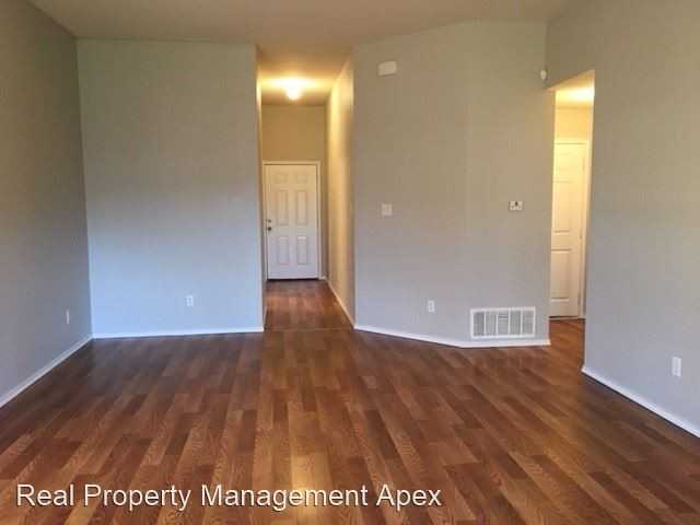 2025 Sabine Dr - Photo 3 of 10