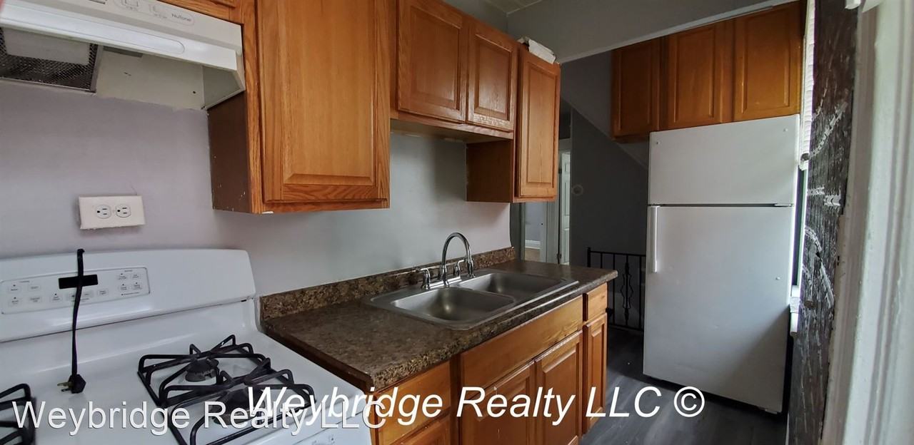 2262 Harrison Ave - Photo 2 of 20