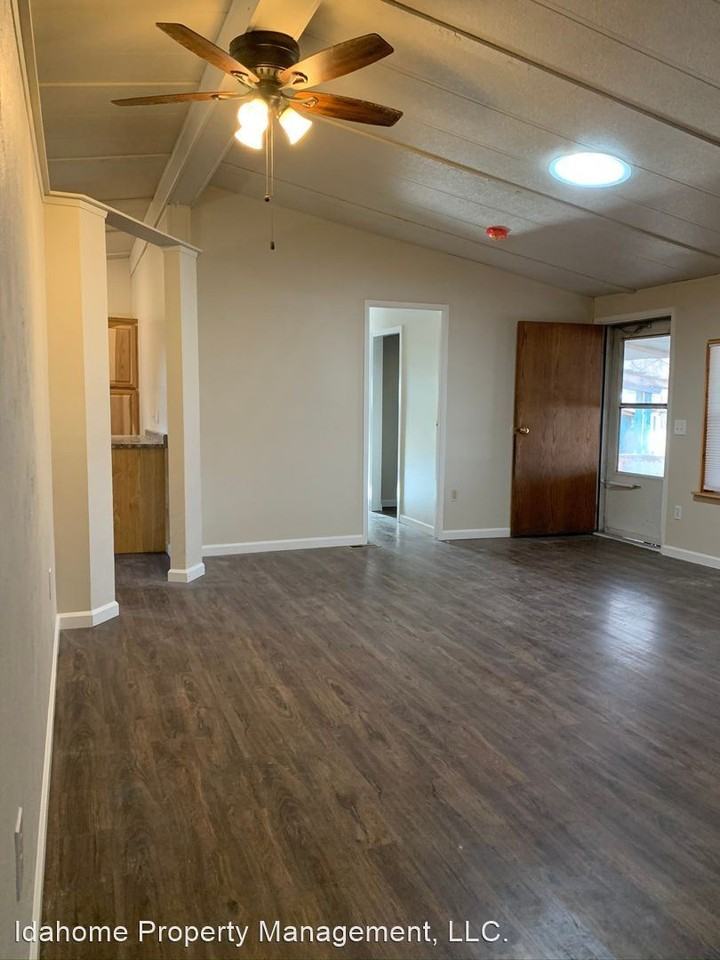 308 E 39th St - Photo 3 of 35