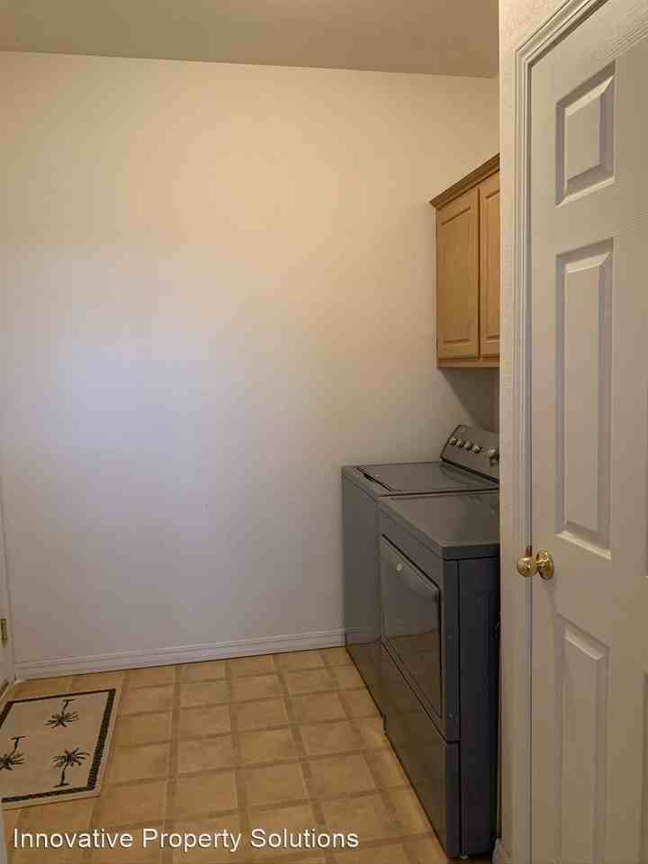 1220 Beach Dr - Photo 3 of 19