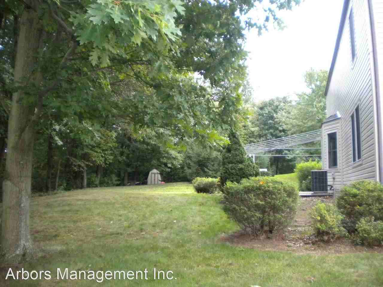 152 Woodbine Dr - Photo 2 of 17