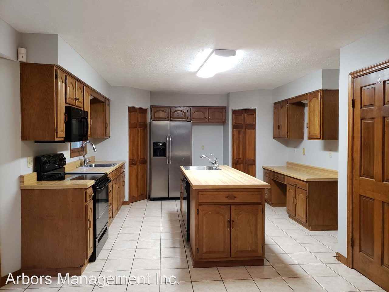 152 Woodbine Dr - Photo 3 of 17