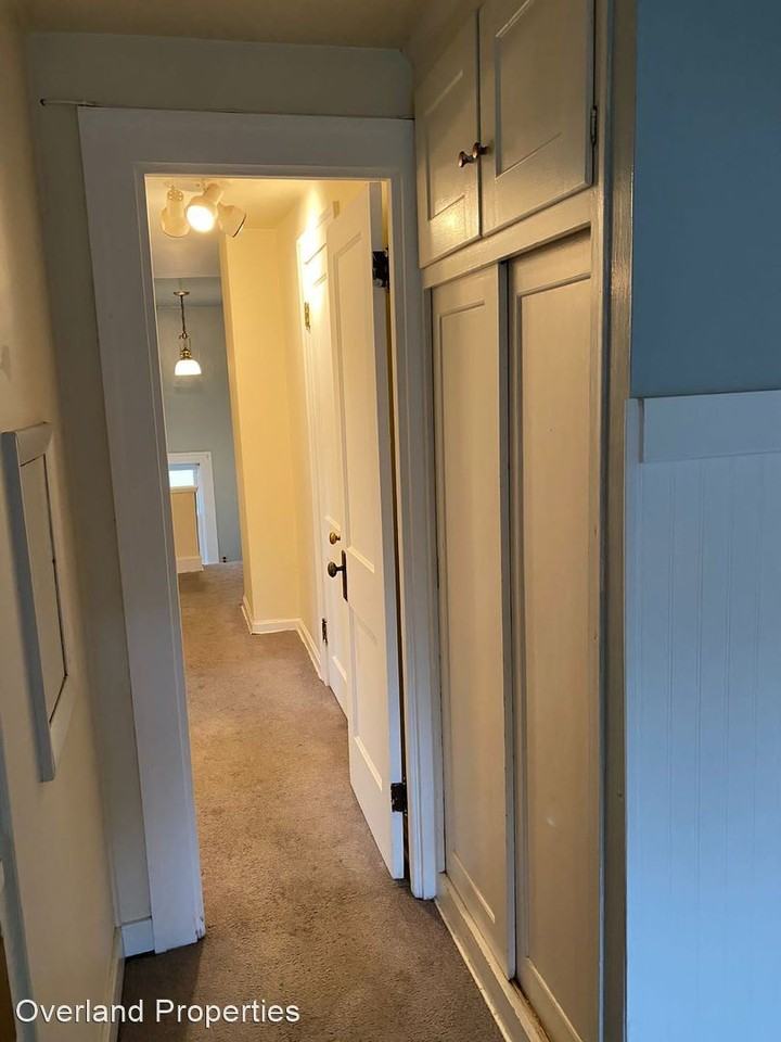 Spacious renovated apartment - Photo 3 of 11