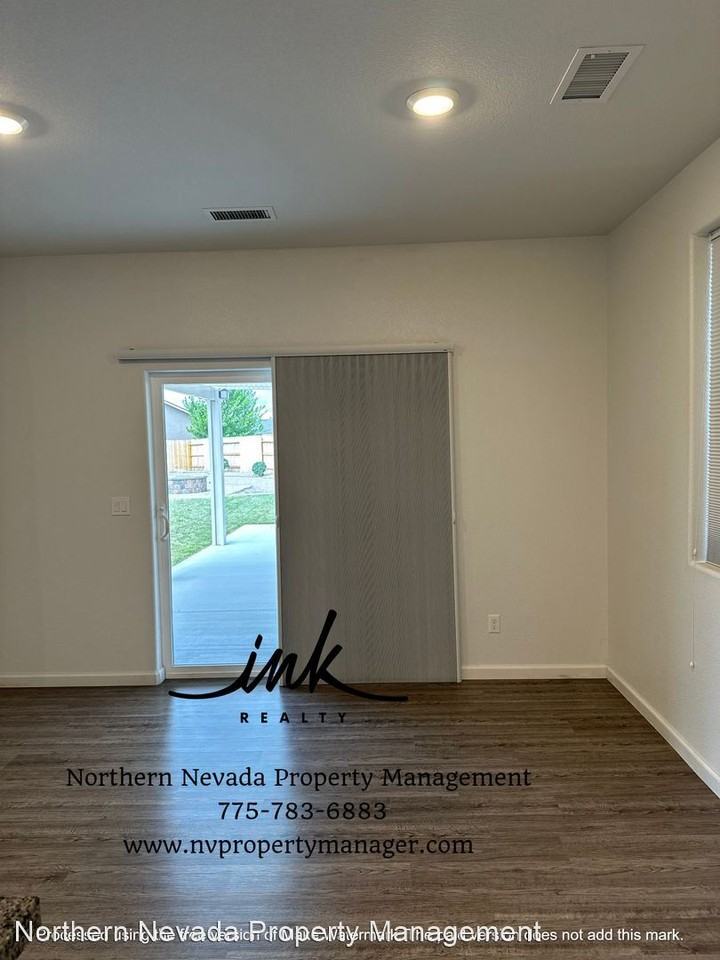 1538 Snaffle Bit Dr - Photo 2 of 15