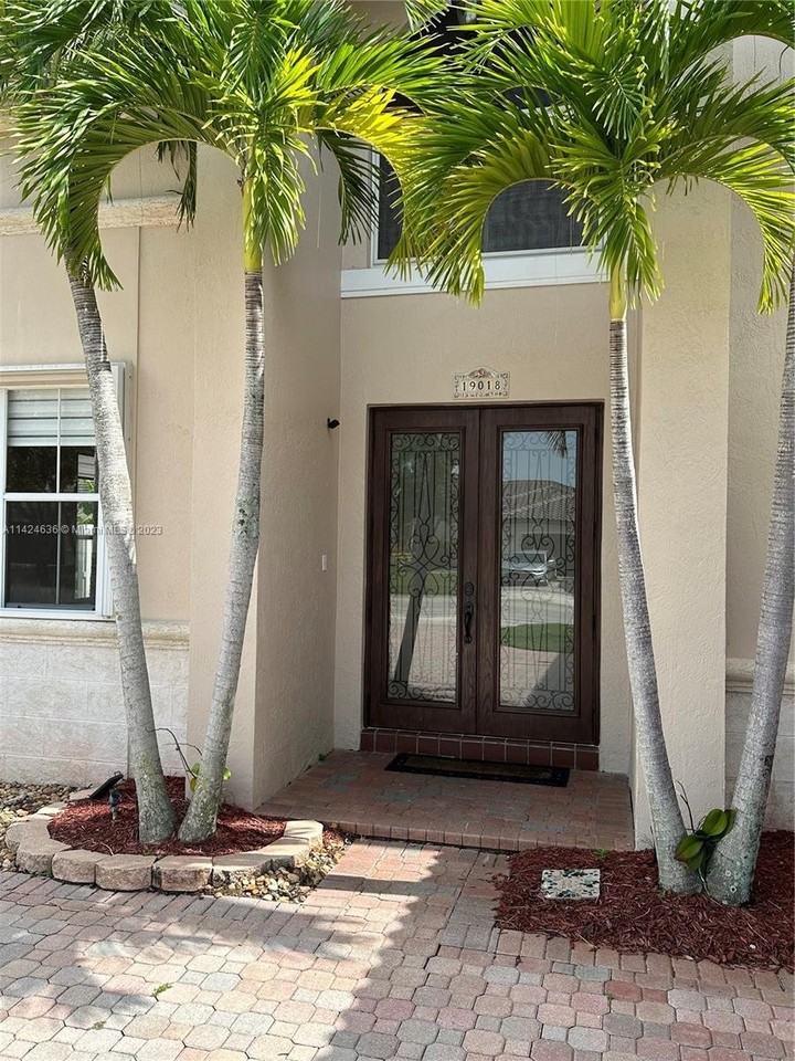19018 Nw 23rd Pl - Photo 2 of 8