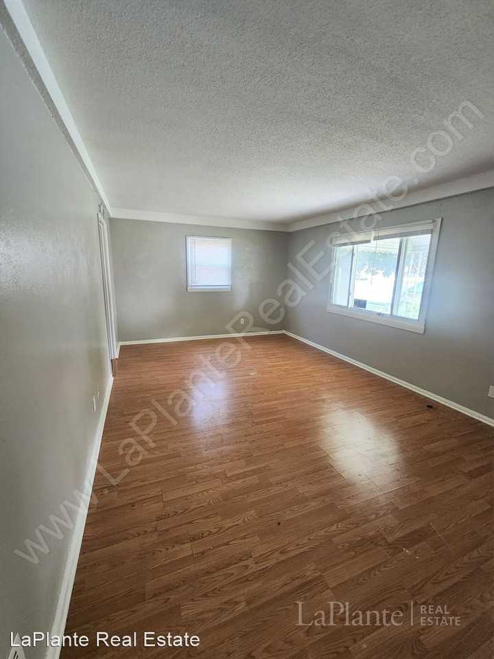 408 Branbury Rd - Photo 3 of 15