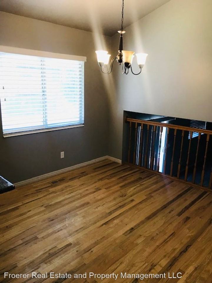 724 E 1850 N - Photo 3 of 9