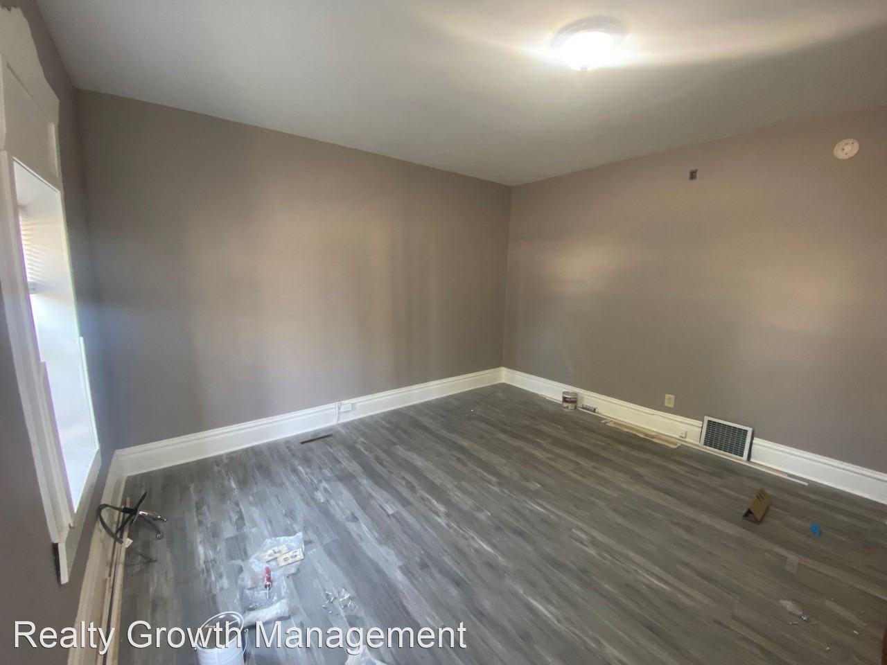 626 3rd Ave SE - Photo 2 of 3