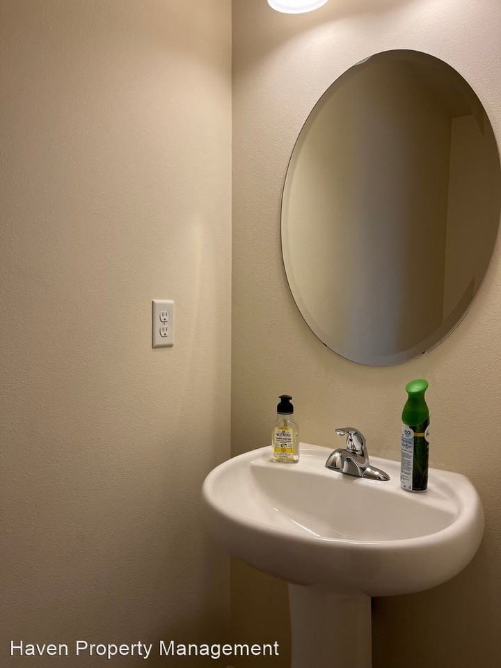 5420 Discovery St E - Photo 2 of 13