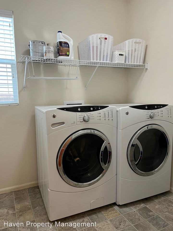 5420 Discovery St E - Photo 3 of 13