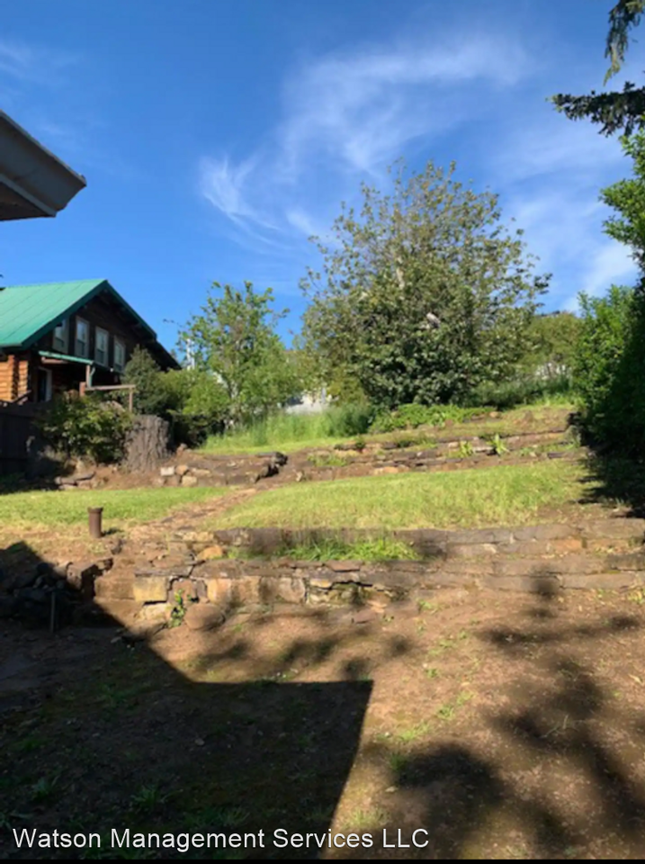 724 N Main St - Photo 2 of 17