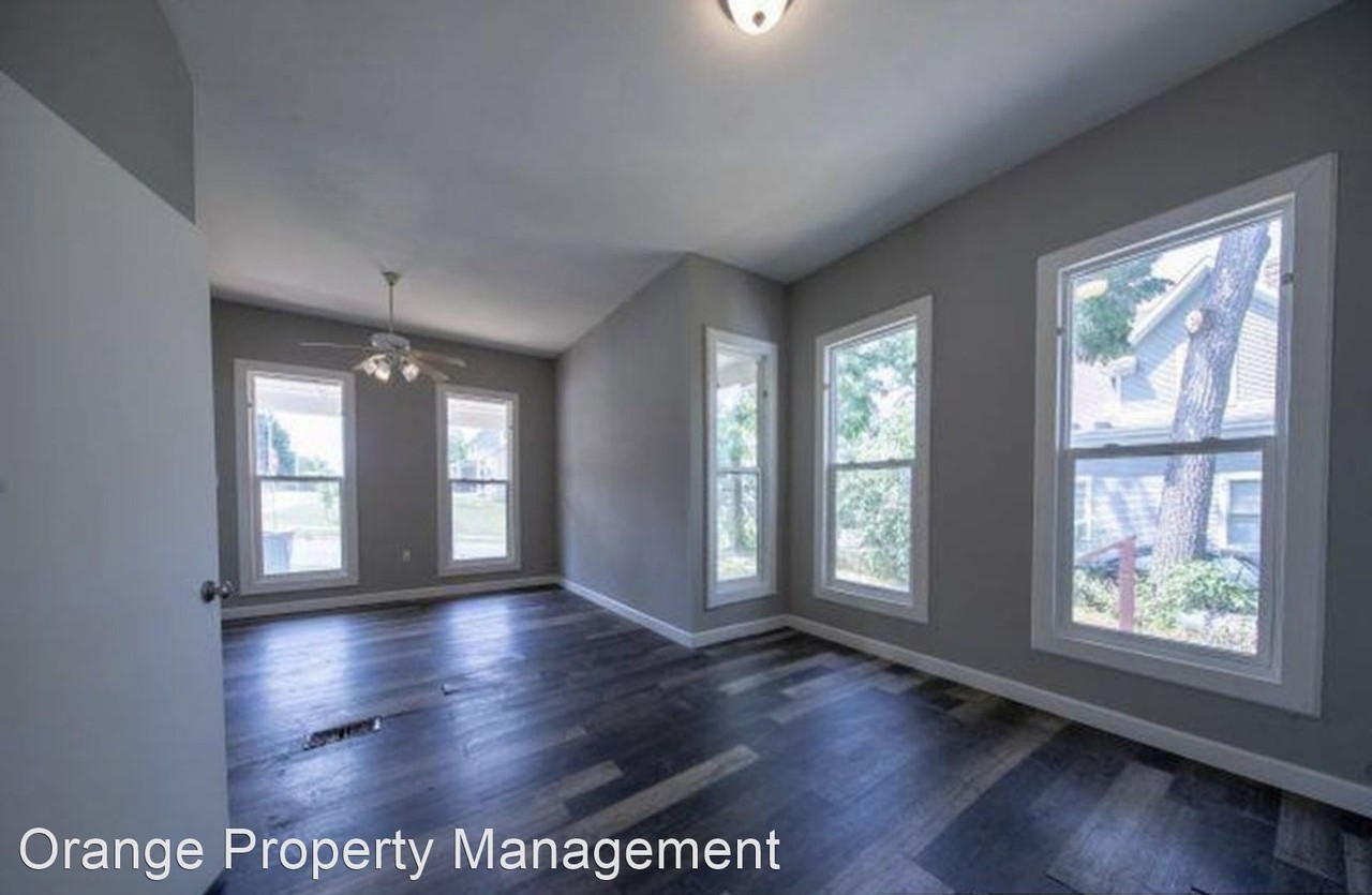 3302 Maple St - Photo 3 of 10