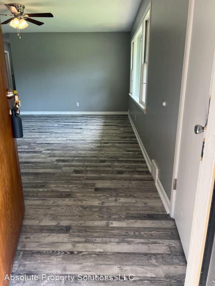 2111 S Luster Ave - Photo 2 of 24