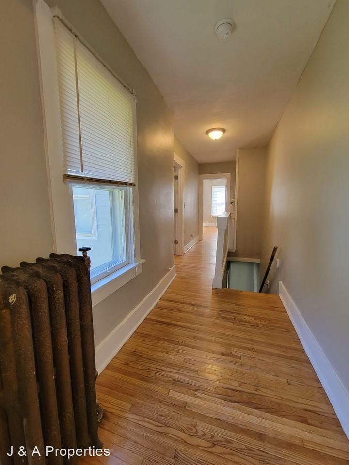 234 E Vine St - Photo 2 of 9