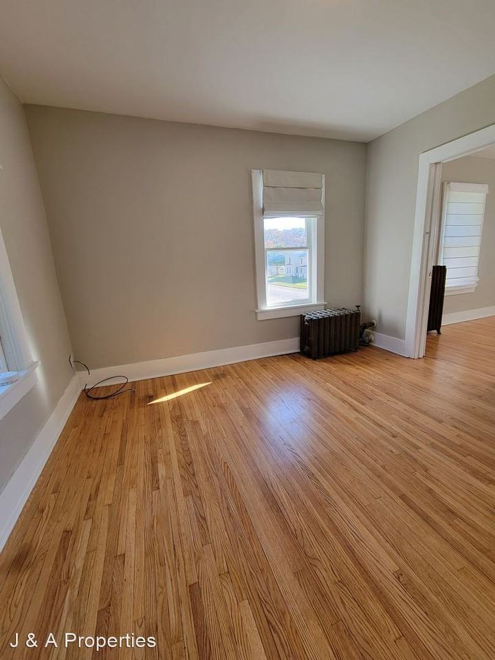 234 E Vine St - Photo 3 of 9