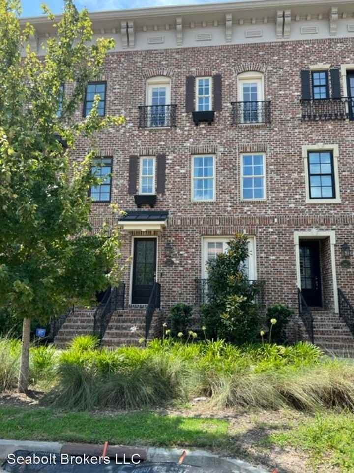 437 Port St - Photo 2 of 27