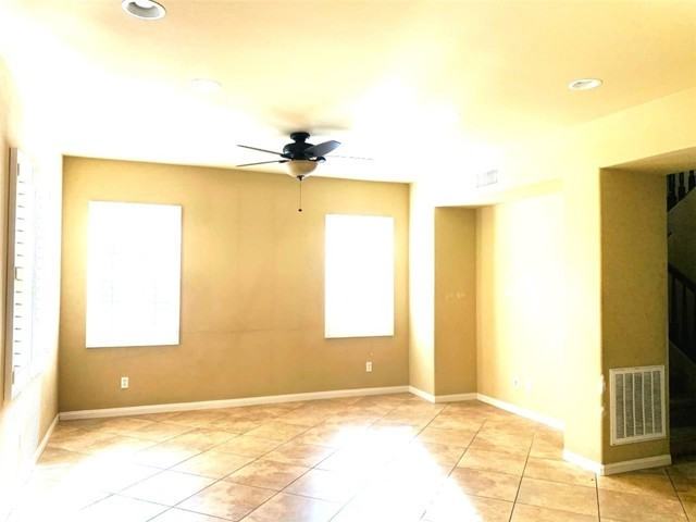 3943 E Spring Hill Ct - Photo 3 of 28