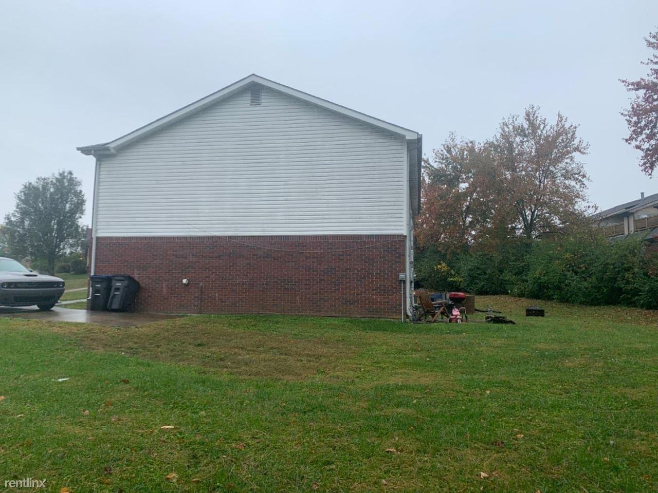 1028 Champion Dr - Photo 3 of 9