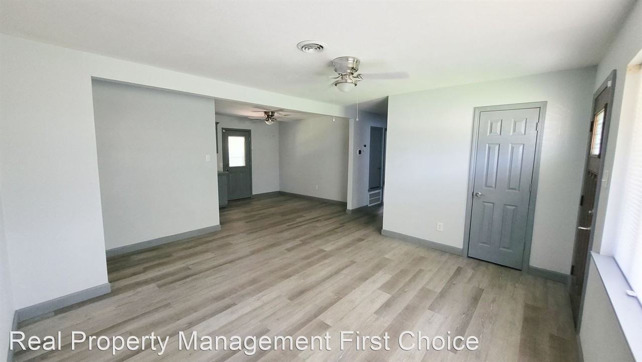 1004 A St - Photo 2 of 17