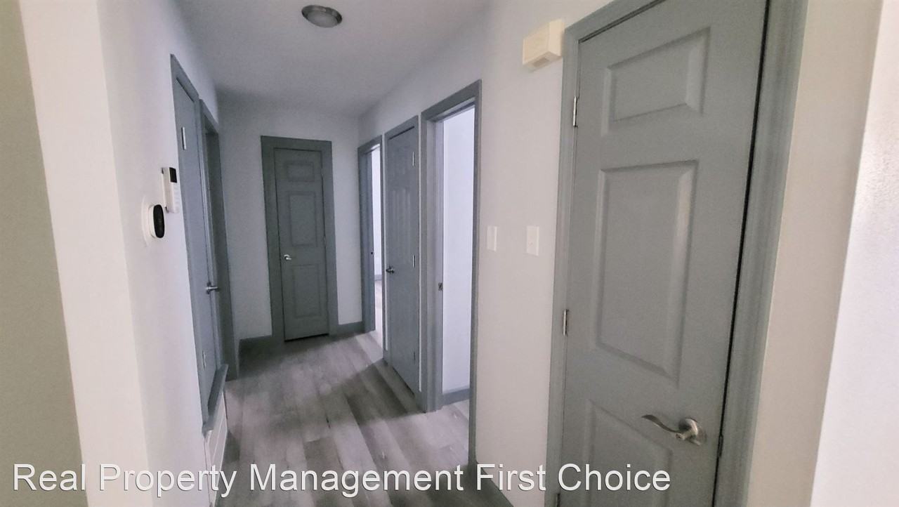 1004 A St - Photo 3 of 17