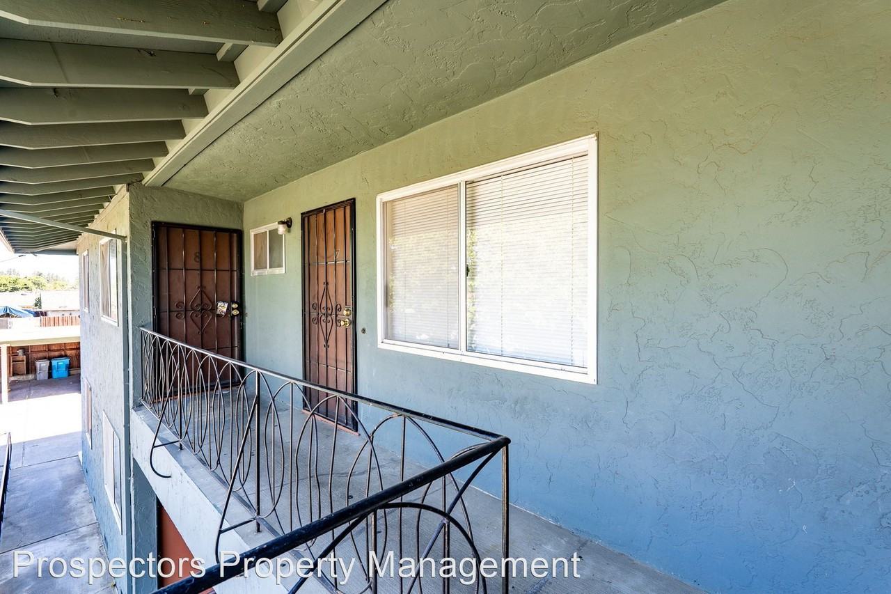 631 Broadway St - Photo 3 of 13