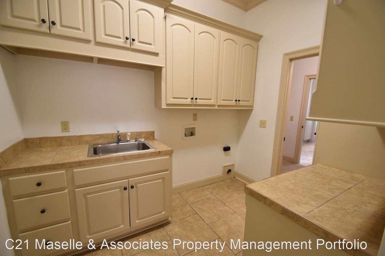 105 Hallmark Pl - Photo 3 of 26