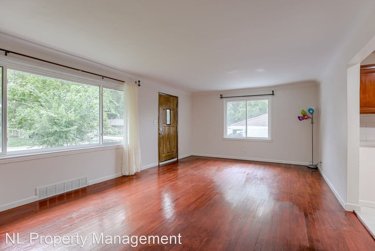 8615 Franklin St - Photo 2 of 50