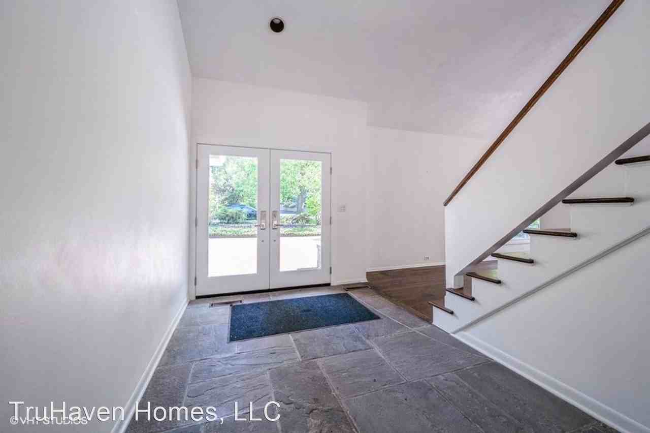 558 Sunset Ln - Photo 2 of 29