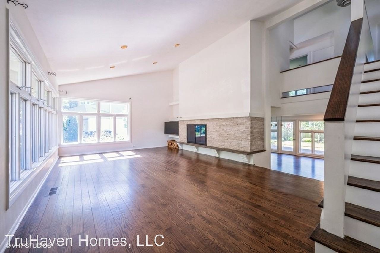 558 Sunset Ln - Photo 3 of 29