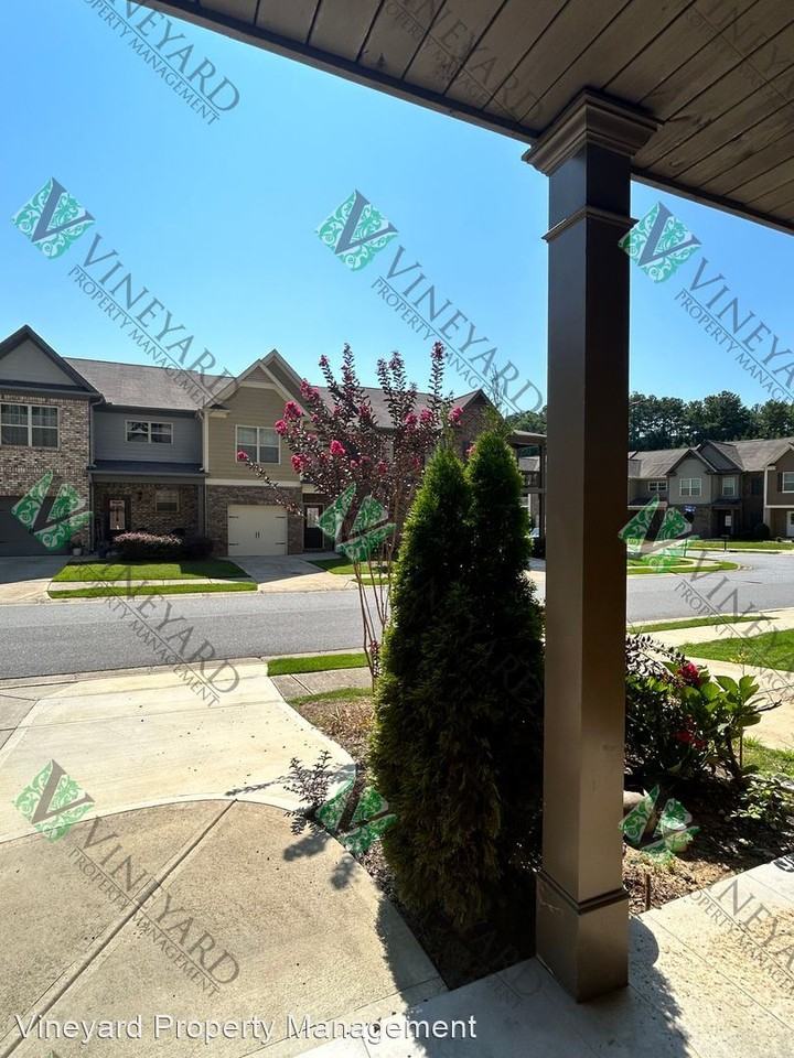 401 Franklin Ln - Photo 3 of 28