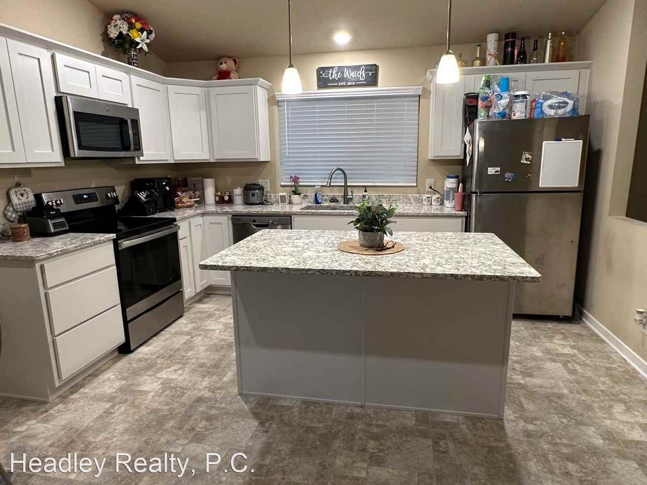 7809 N 81st St - Photo 2 of 12