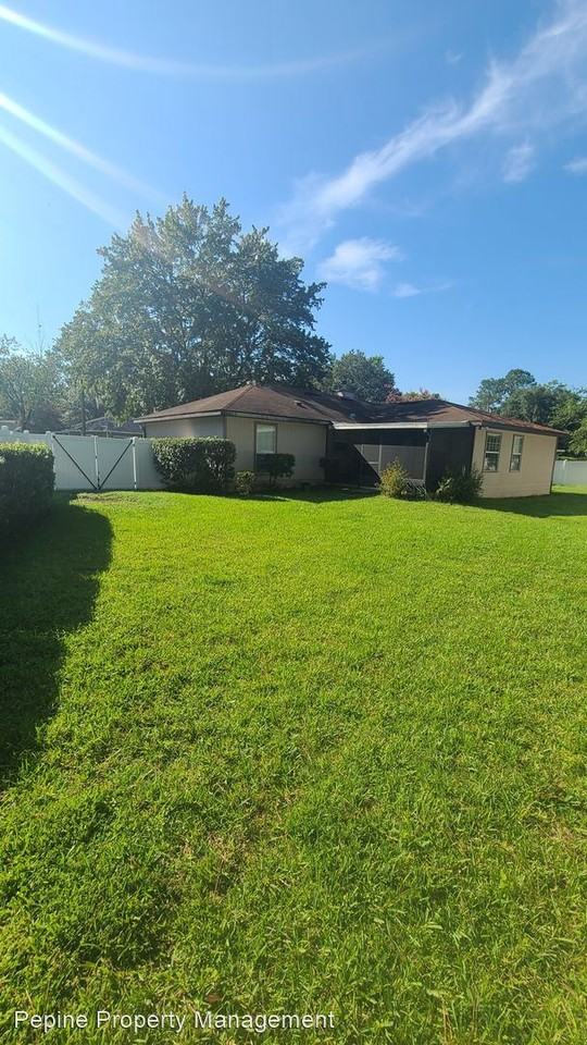 11148 Nw 61st Ter - Photo 3 of 42