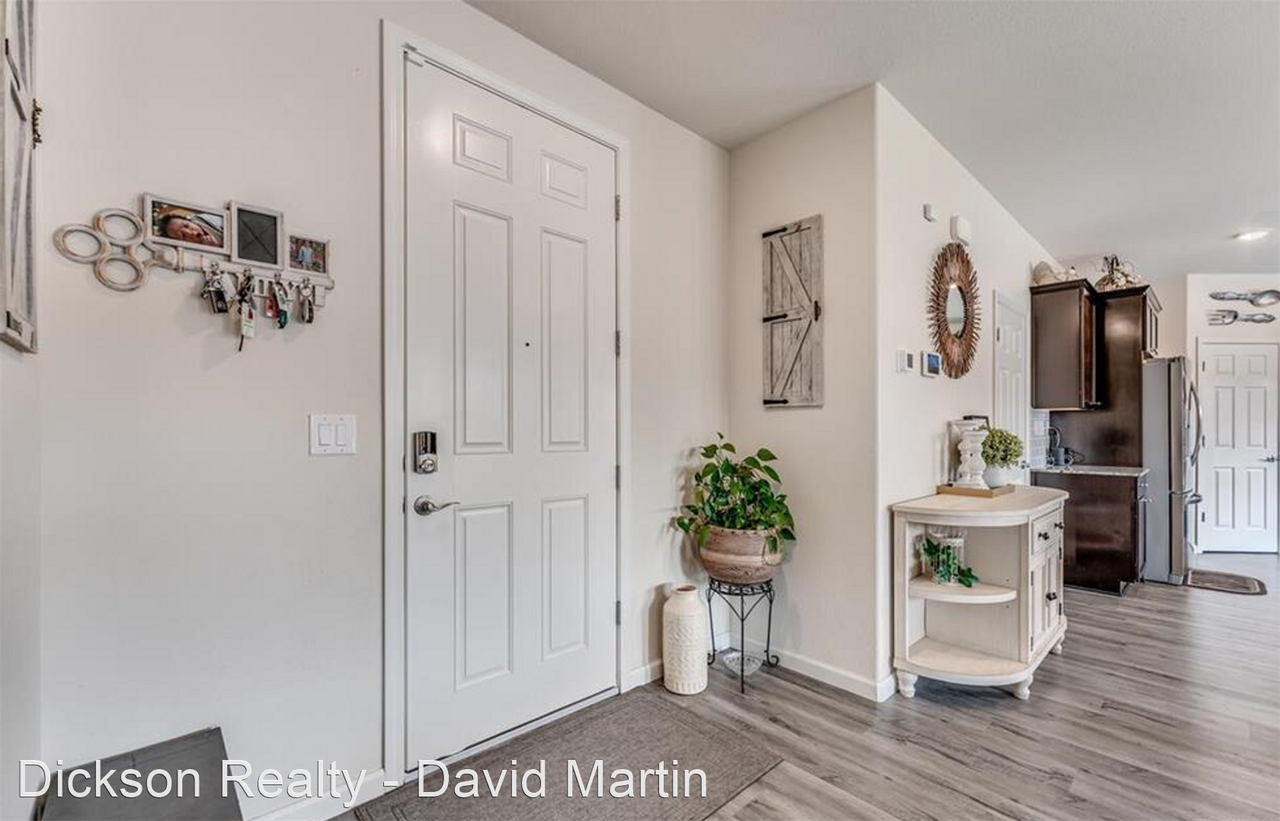 320 Loch Lomond Dr - Photo 3 of 16