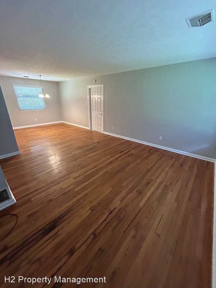 1538 Glenway Dr - Photo 3 of 15
