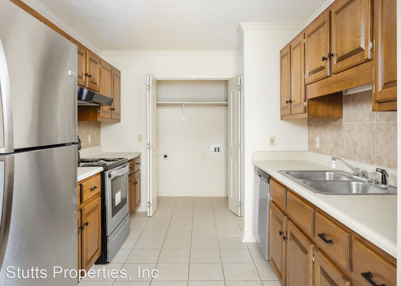 2424 Roberts Lane - Photo 3 of 16