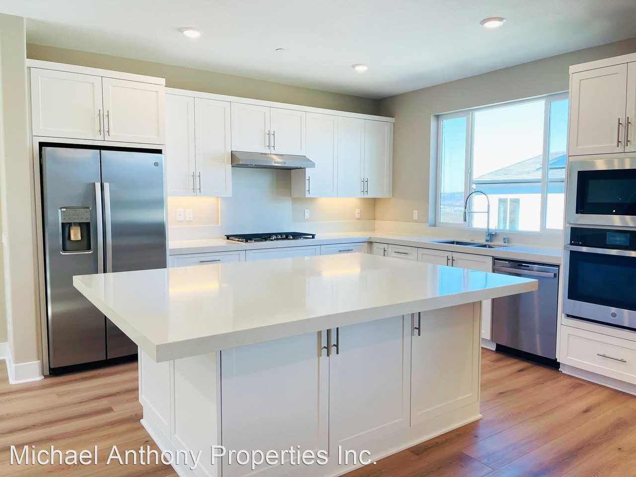 15612 Rennyson Way - Photo 3 of 36