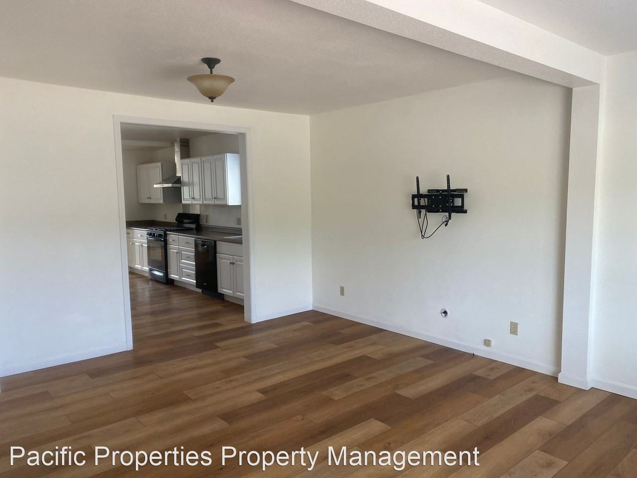 648 6th St - Photo 3 of 19