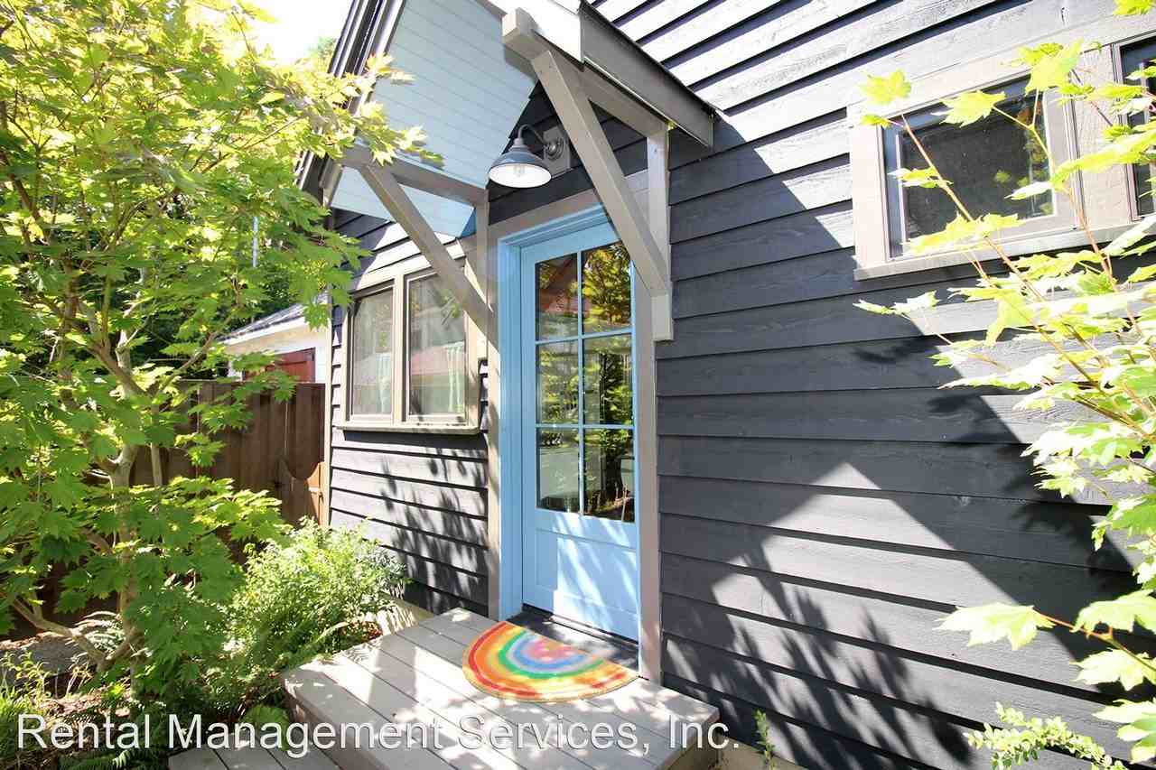 1553 SE Umatilla St - Photo 3 of 26