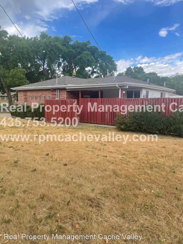 495 E 900 N - Photo 3 of 32