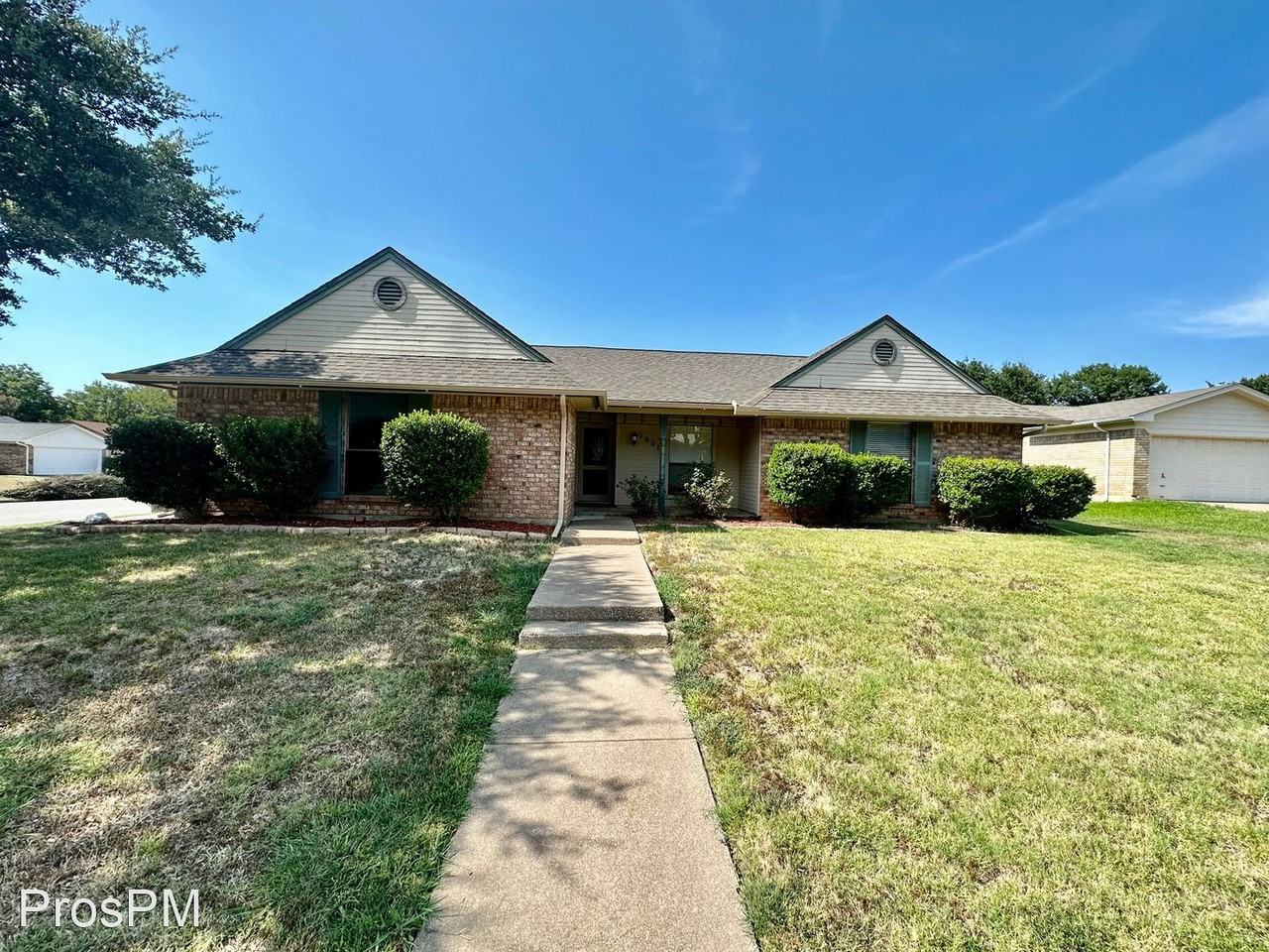 2801 Jasmine Ct - Photo 2 of 26